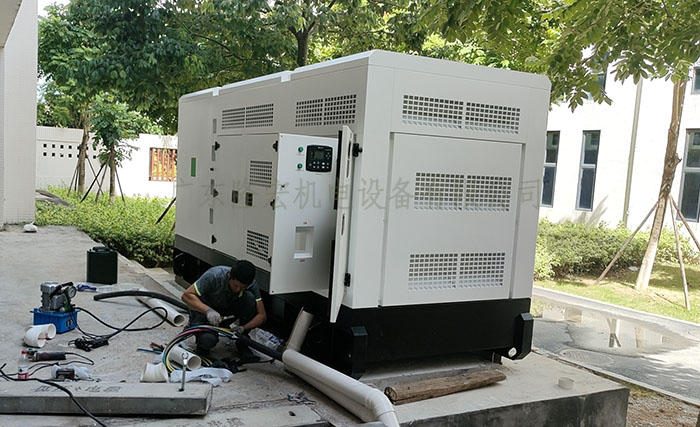 300KW低噪音柴油發(fā)電機組，玉柴、康明斯、濰柴柴油發(fā)電機組、低噪音發(fā)電機組安裝現(xiàn)場、佛山發(fā)電機廠家